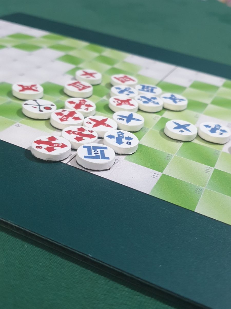Una partita in corso sulla tavola magnetica